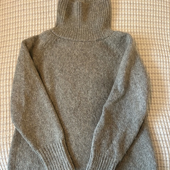 XXS Aritzia Day Off Turtleneck - Gray - Picture 1 of 6